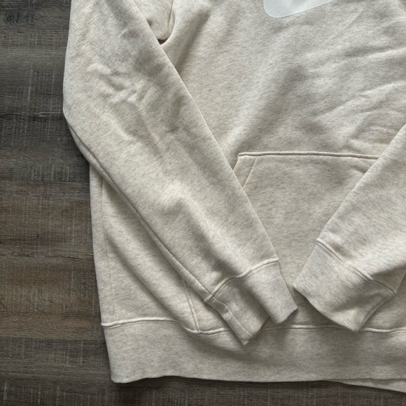 SALE🎉. Nike Hoodie - Picture 4 of 9